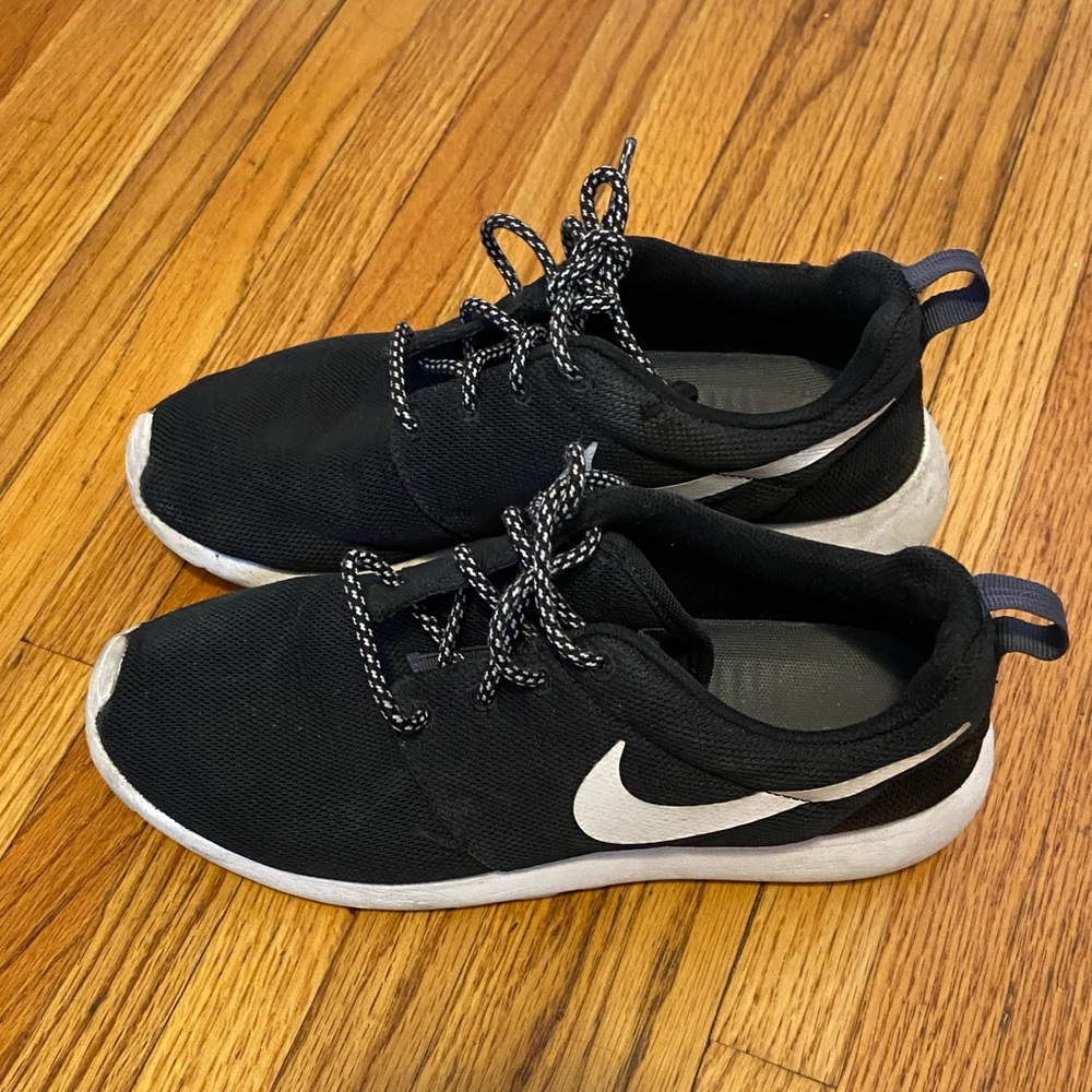 Nike Roshe Run shoes